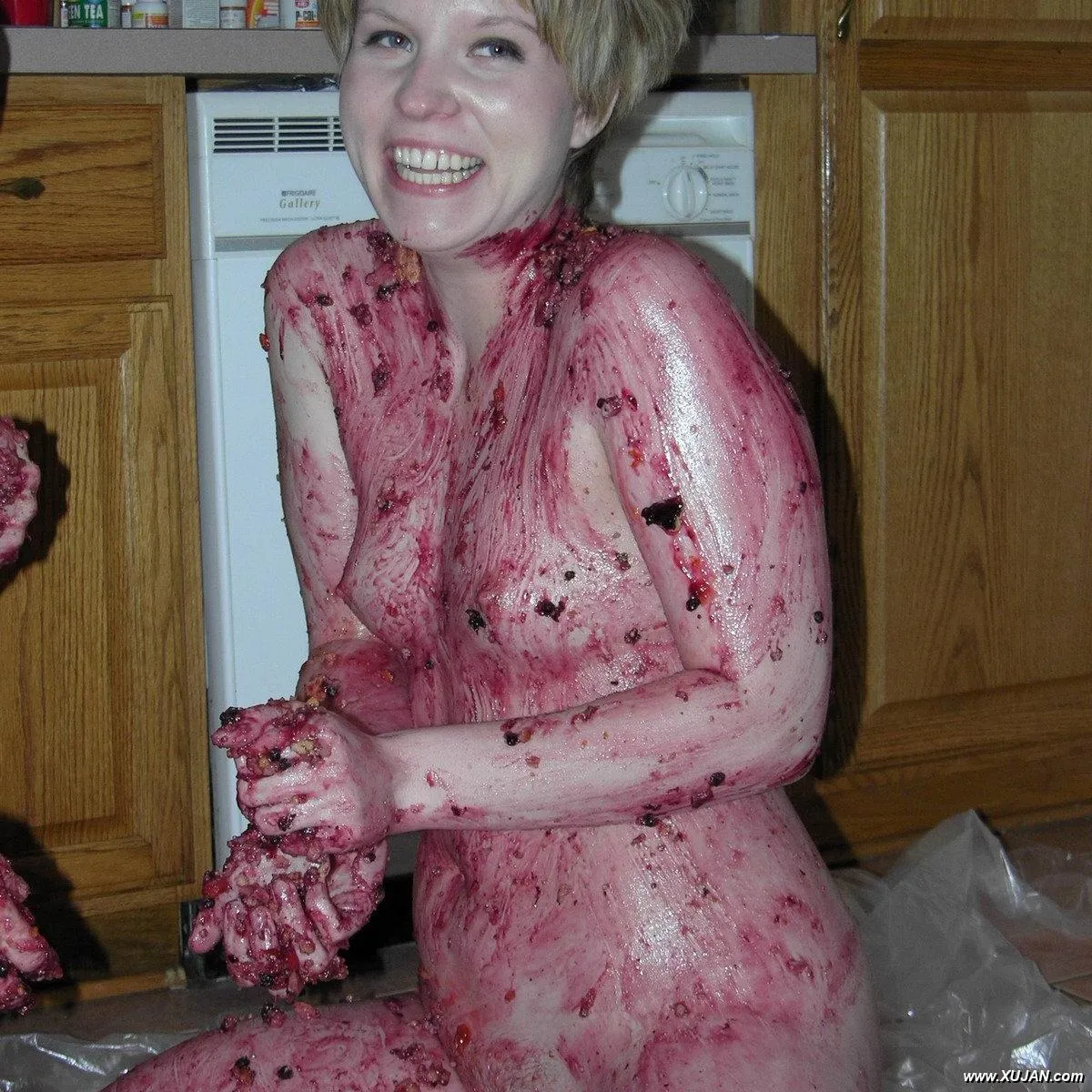Ginger and Veronica have some messy fun with pies - Photo #168049
