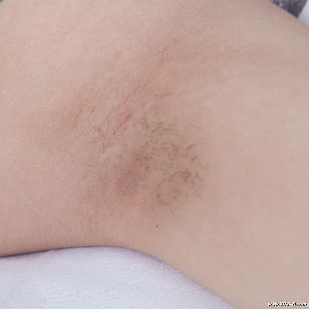 Nara Abel masturbates in bed with glass dildo - Photo #168669