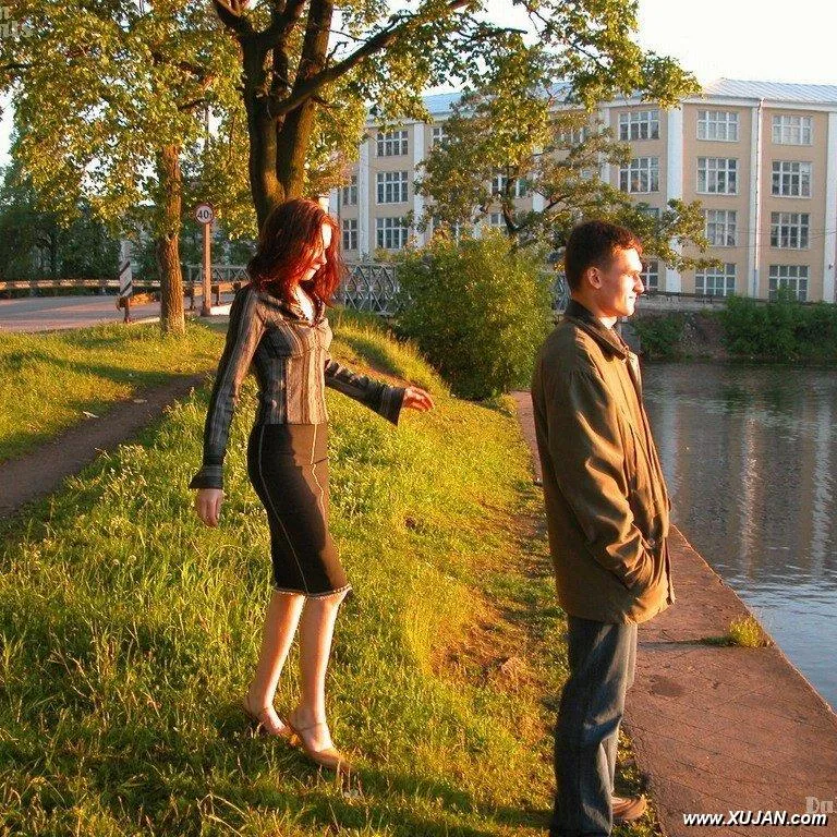 Teen girl grants her virginity to a stranger - Photo #169478