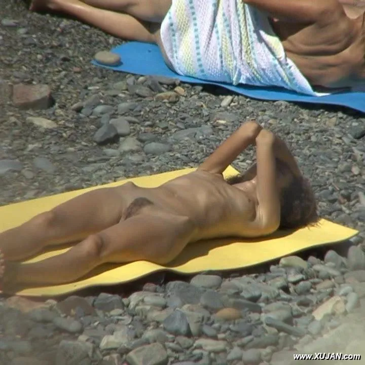 Slim brunette likes to have some fun in the sun - Photo #170248