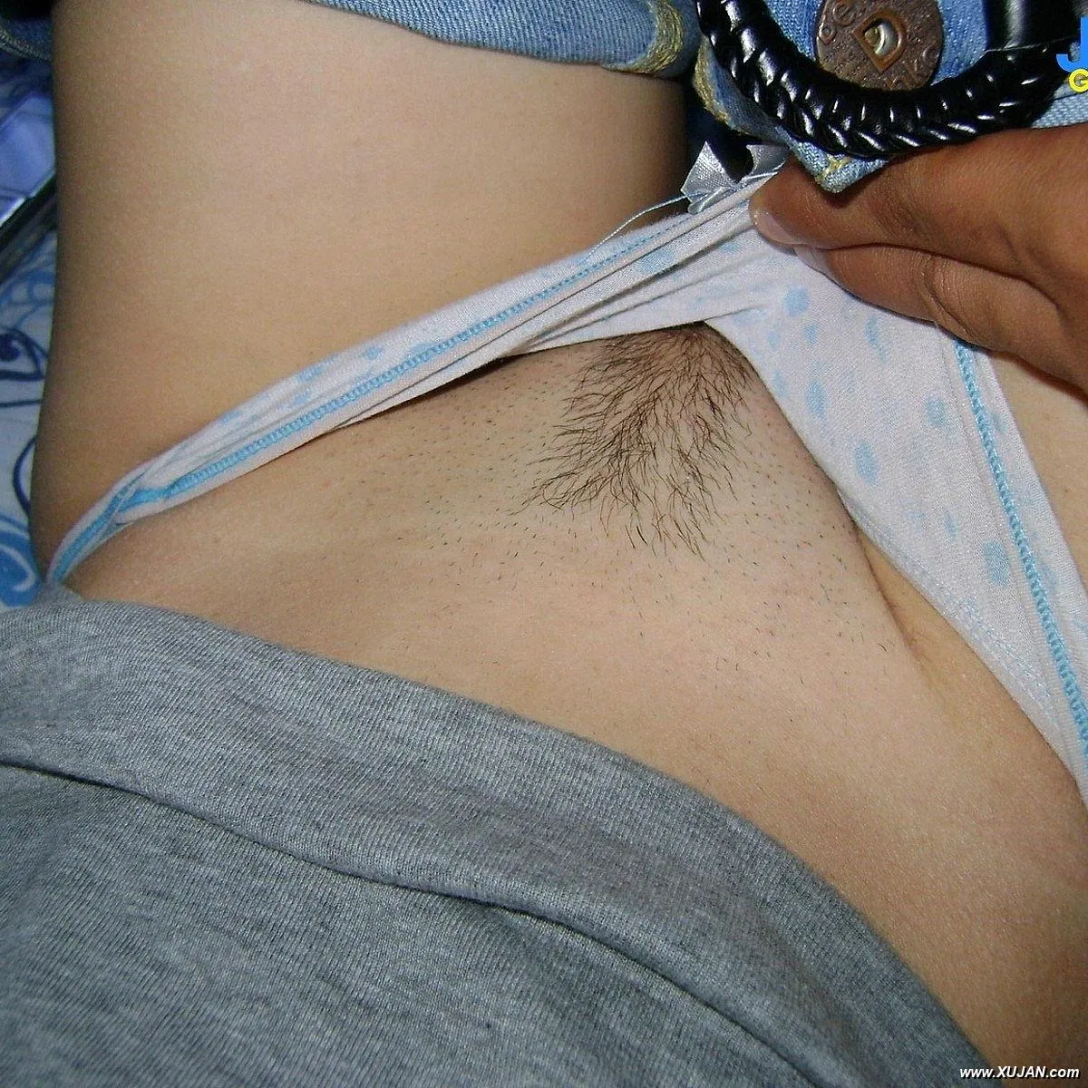 Nerdy brunette with tight cunt likes to suck cock - Photo #173639