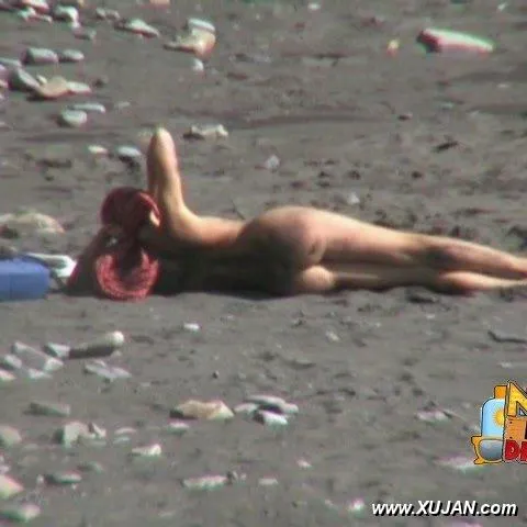 Hot girl playing around nude in the hot sun - Photo #173893