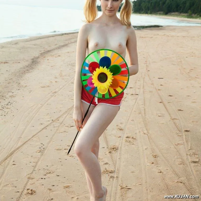 Beauty with perky tits - Photo #175458