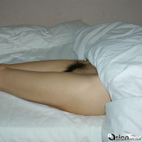 Young girl likes to shows her hairy pussy close up