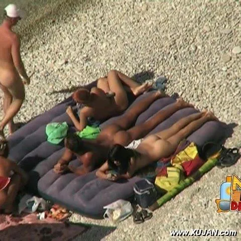 Naked couple filmed while having a threesome - Photo #176881