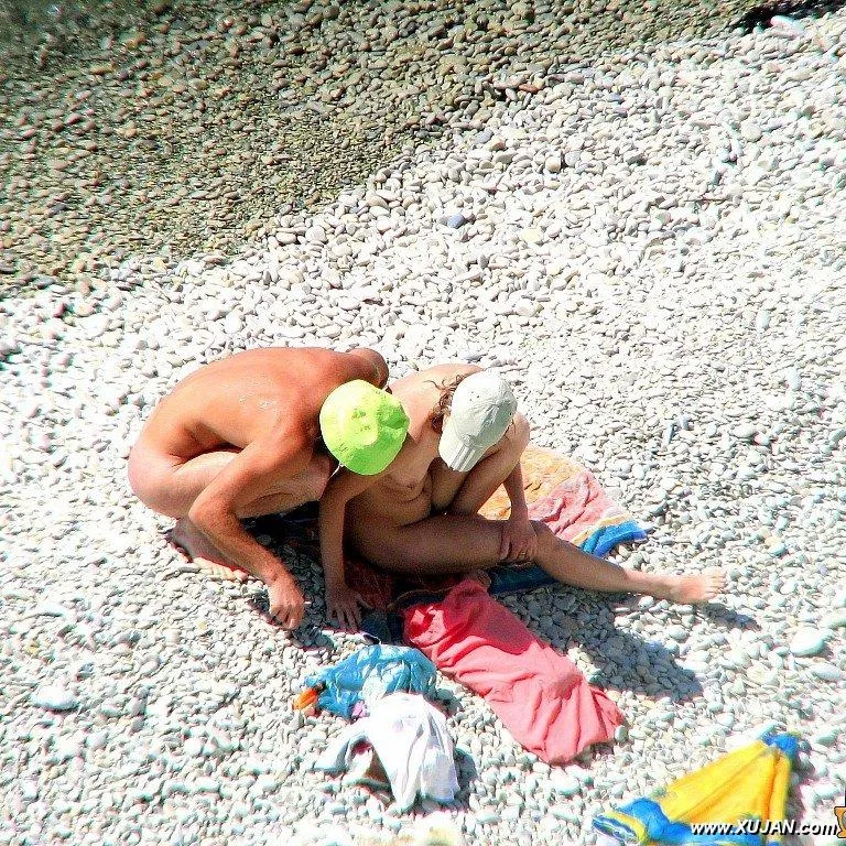 Mature blonde sitting topless in the shade - Photo #176938
