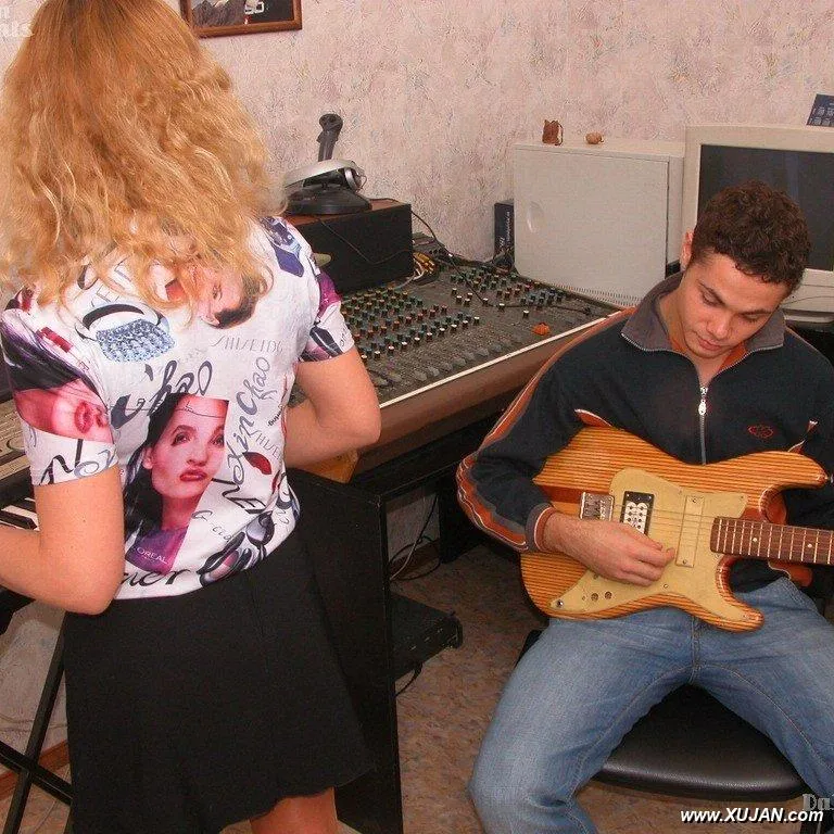 Nave babe gets fucked hard by a musician - Photo #180392