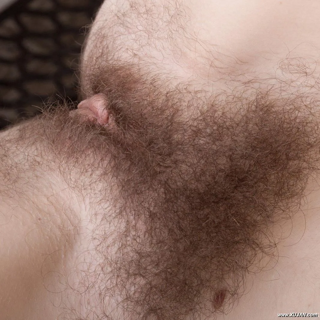 Kristinka shows off hairy body after makeup - Photo #183148