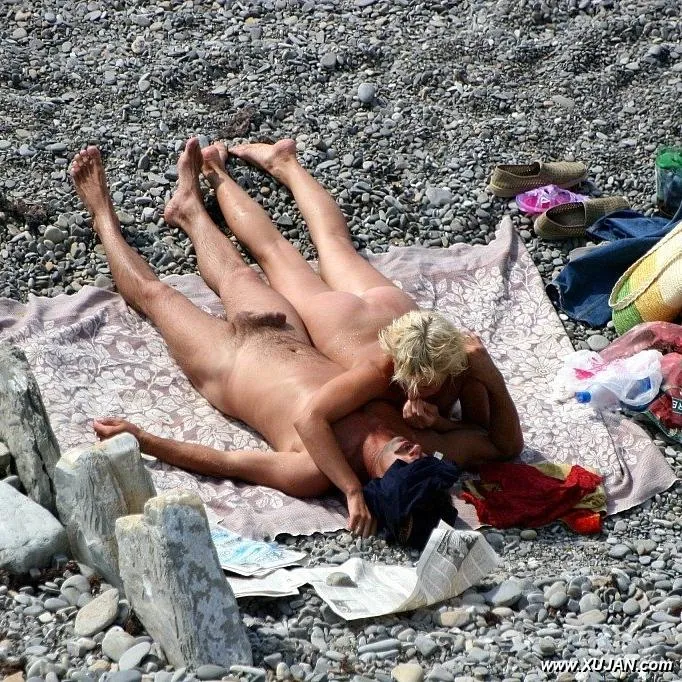 Nice weather for a little play party in the sand - Photo #183722
