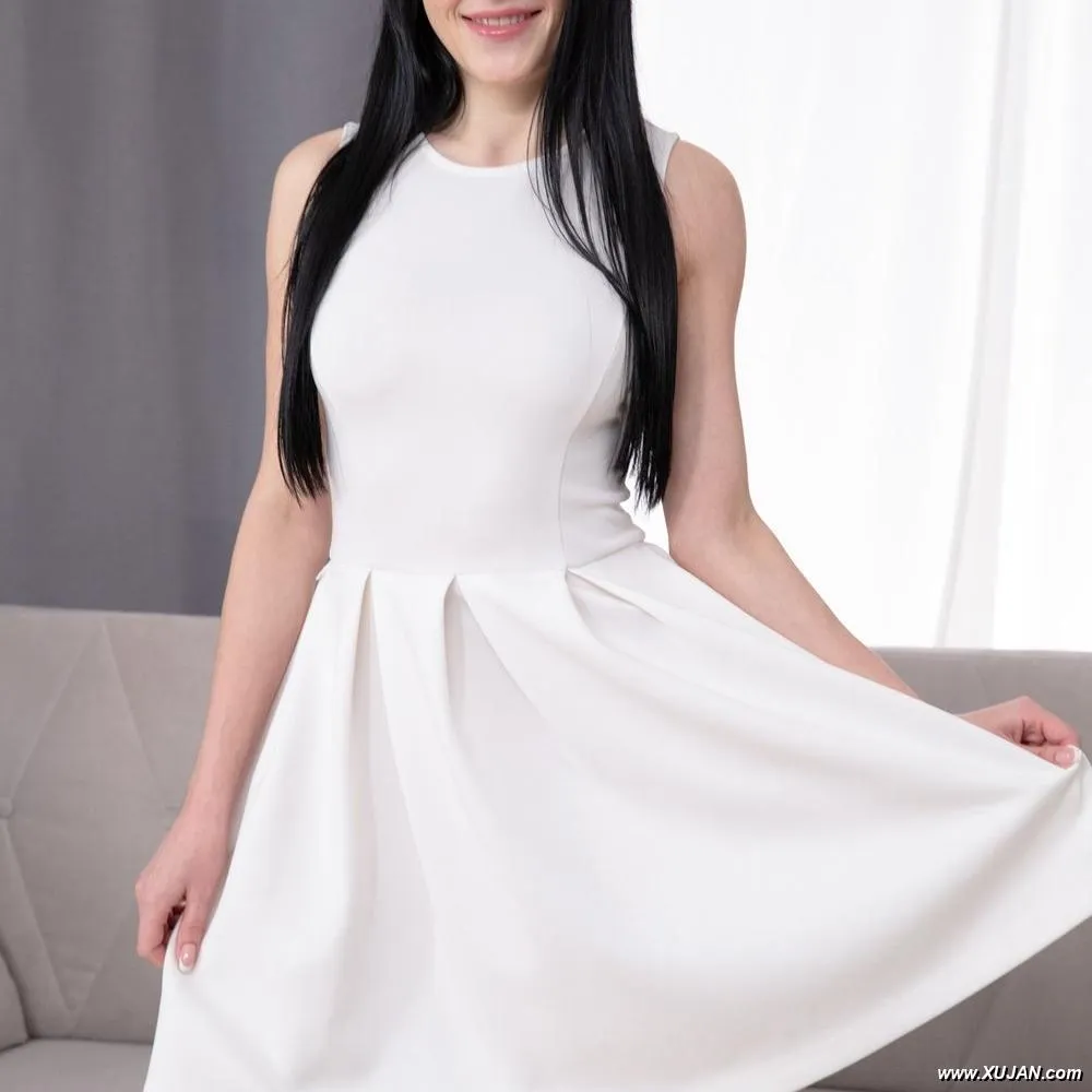 Sweet darkhaired cutie gets her first anal orgasm - Photo #184352