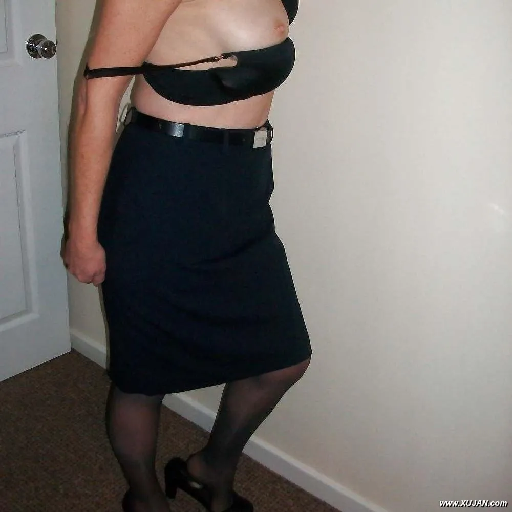Nudes and home porn from this mature slut - Photo #185034