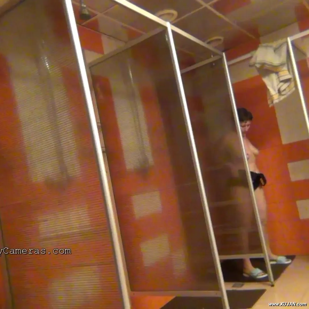 Natural woman almost discovers the hidden camera - Photo #186482