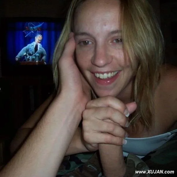 Really sexy girlfriend gets her mouth full - Photo #186964