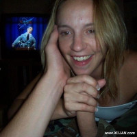 Really sexy girlfriend gets her mouth full