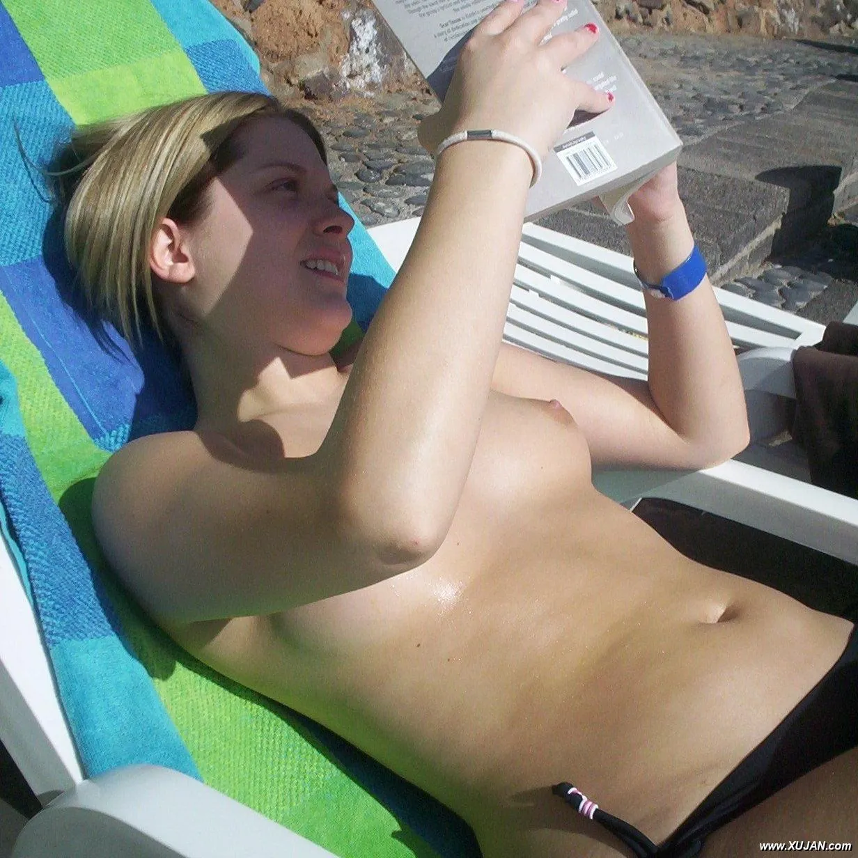 Vacation photos of blonde babe in her black bikini and topless - Photo #188543