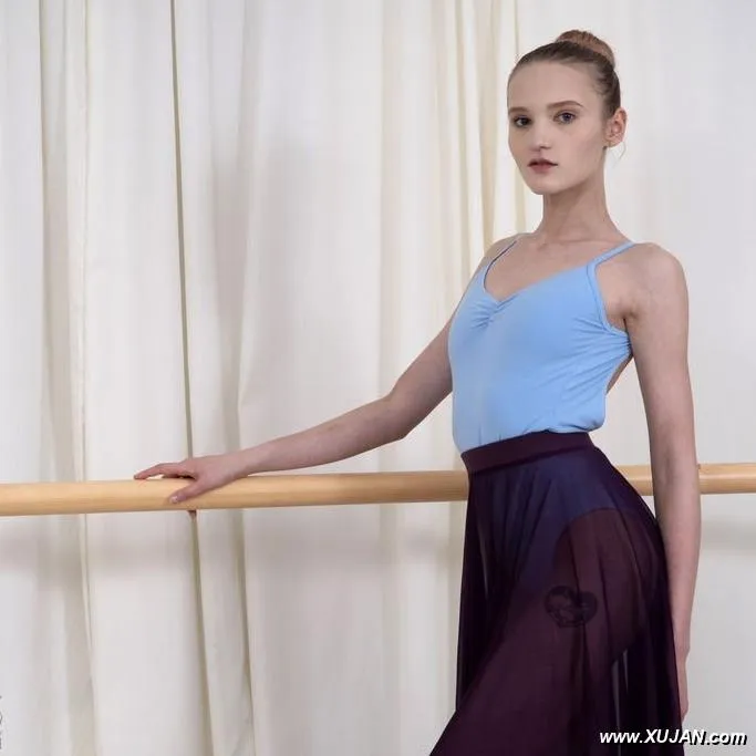 Model with long legs - Photo #190345