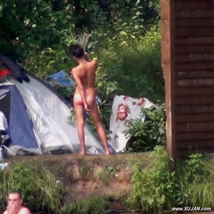 Naked students explore nature in their own sexy way - Photo #190459