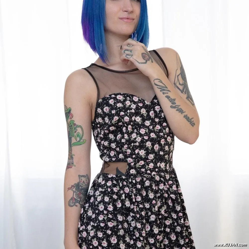 Bluehaired tattooed babe opens three holes for a fuck - Photo #190591
