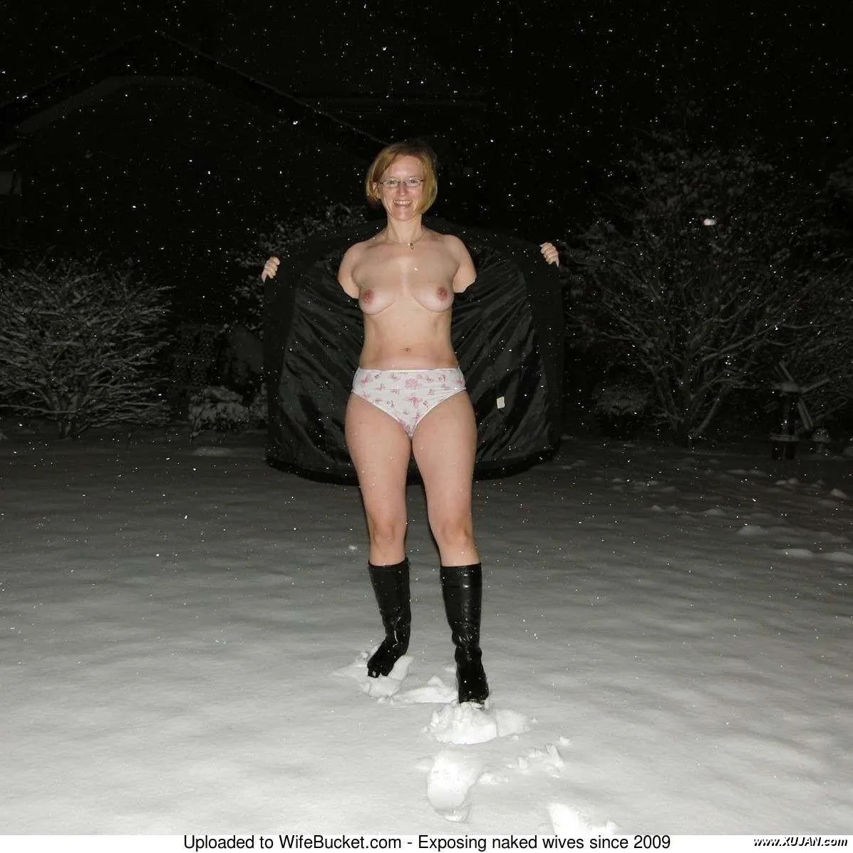 Flashing pussy and boobs everywhere - Photo #191743