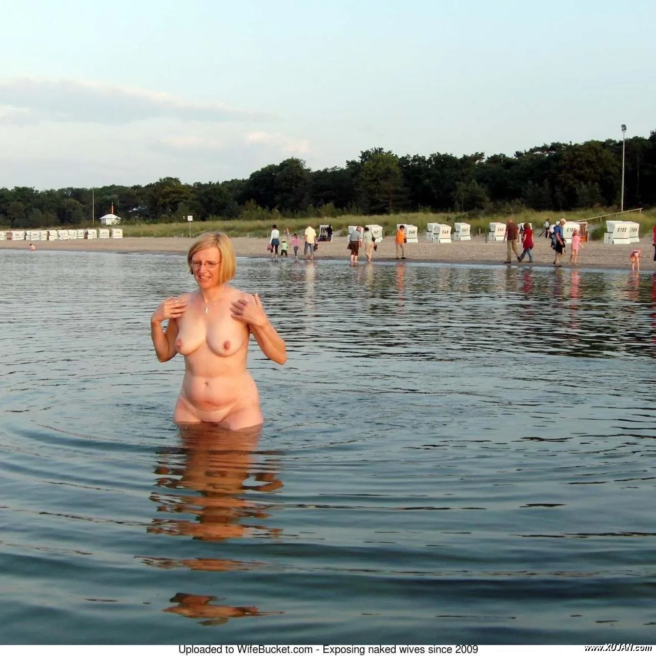 Flashing pussy and boobs everywhere - Photo #191757