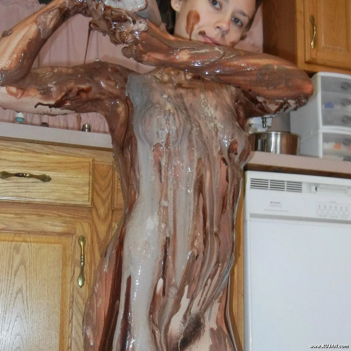 Geeky housewife Shelly playing with chocolate - Photo #194067