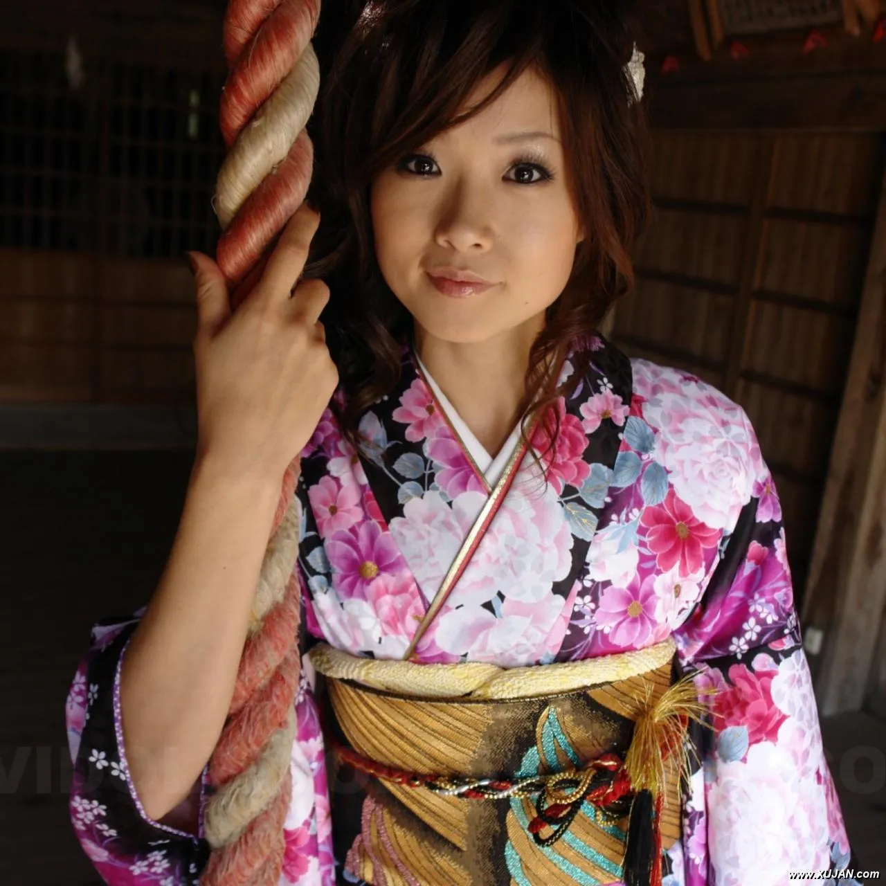 Asian Chiaki wearing a beautiful kimono visits different places - Photo #195501