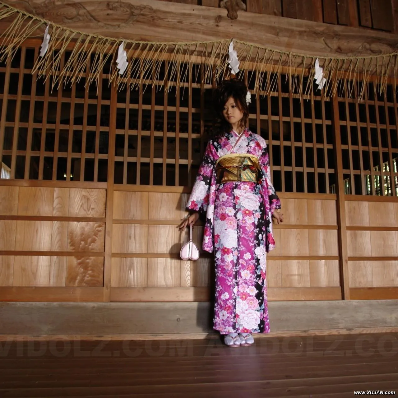 Asian Chiaki wearing a beautiful kimono visits different places - Photo #195502
