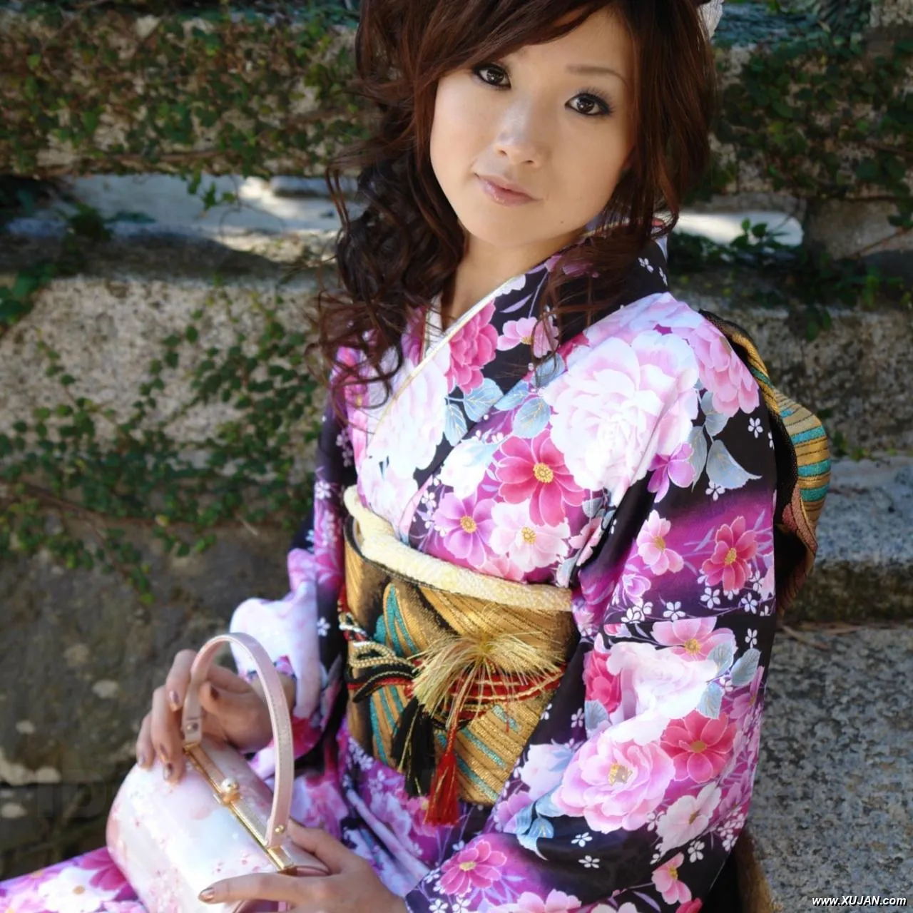 Asian Chiaki wearing a beautiful kimono visits different places - Photo #195507