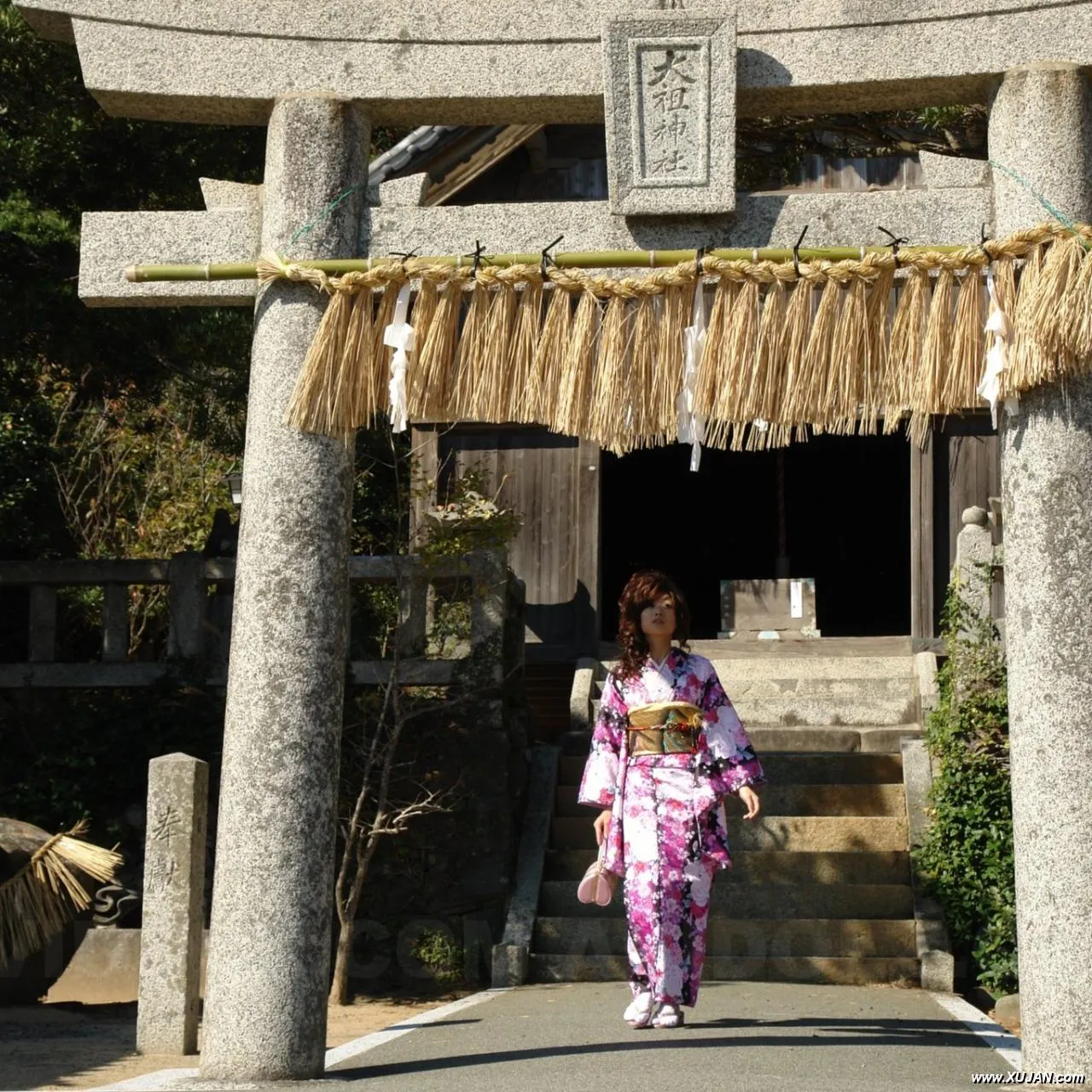 Asian Chiaki wearing a beautiful kimono visits different places - Photo #195511