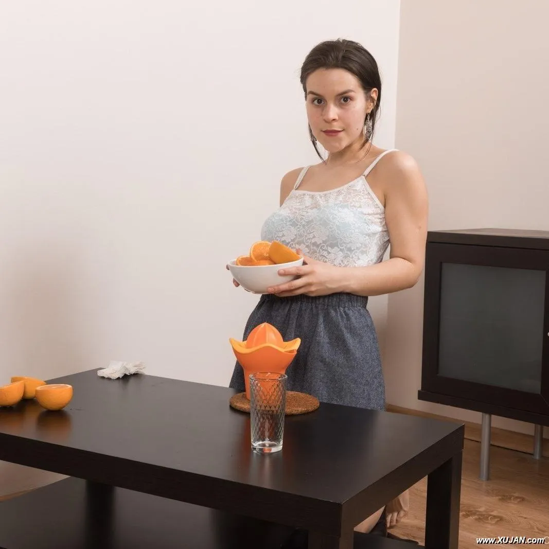 Ole Nina strips naked while enjoying an orange - Photo #196622