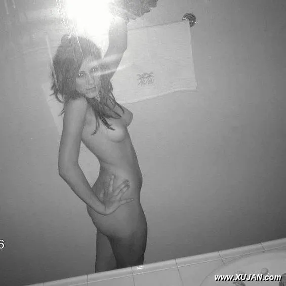 Amateurs girlfriends posing for the webcam - Photo #201198