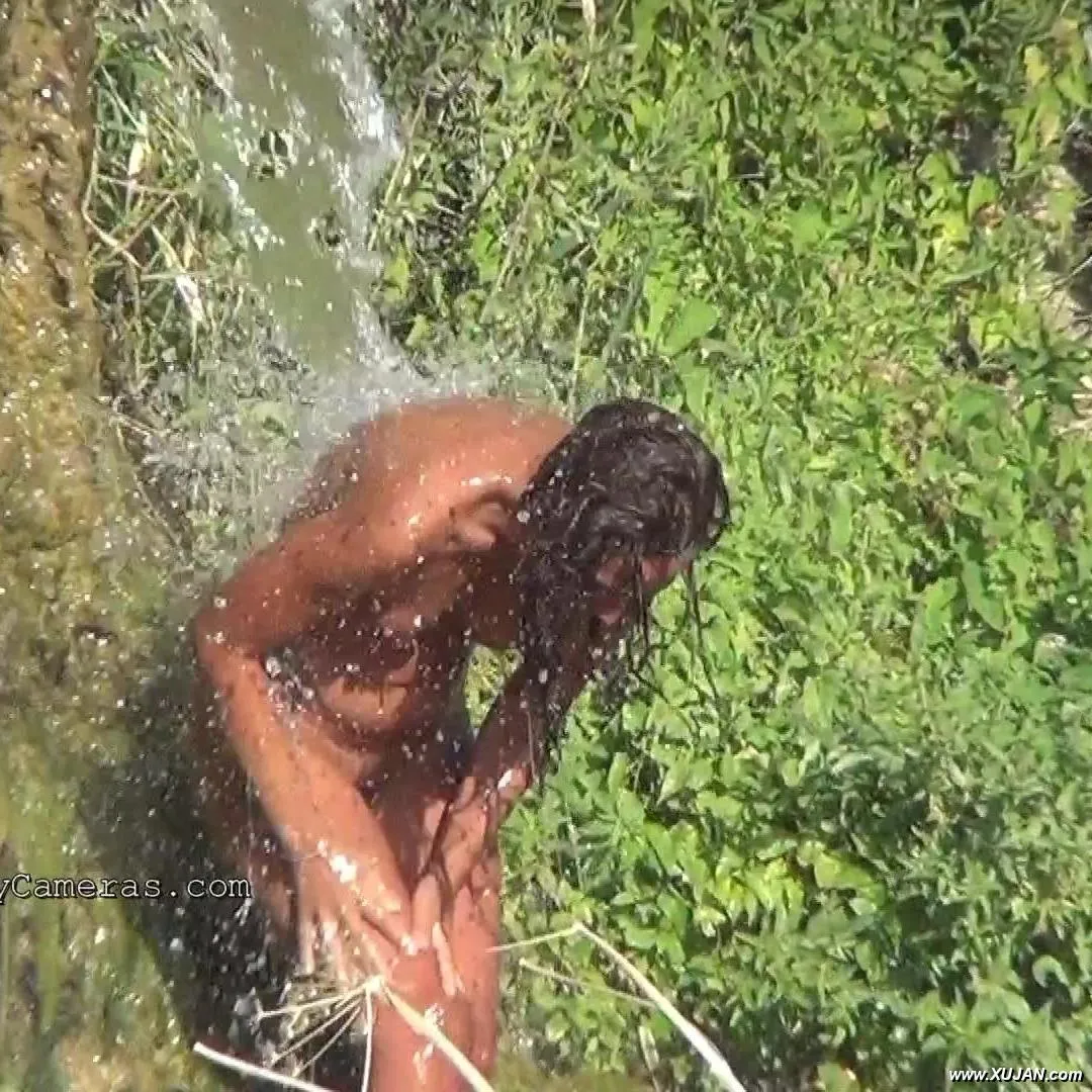 Young teen showers with her horny boyfriend outside - Photo #201961