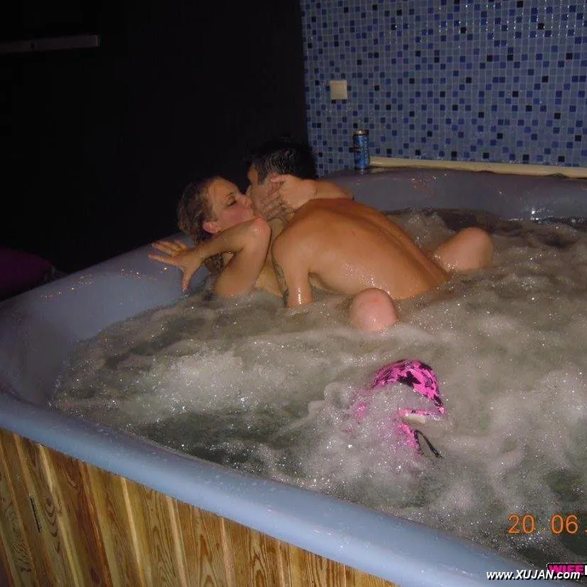 Cucks hot wife gets shared with his golf buddies - Photo #205786