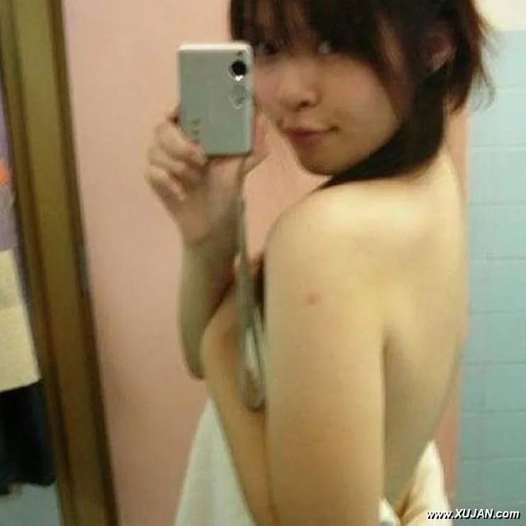 This irresistible babe will get you hooked very easily - Photo #209520