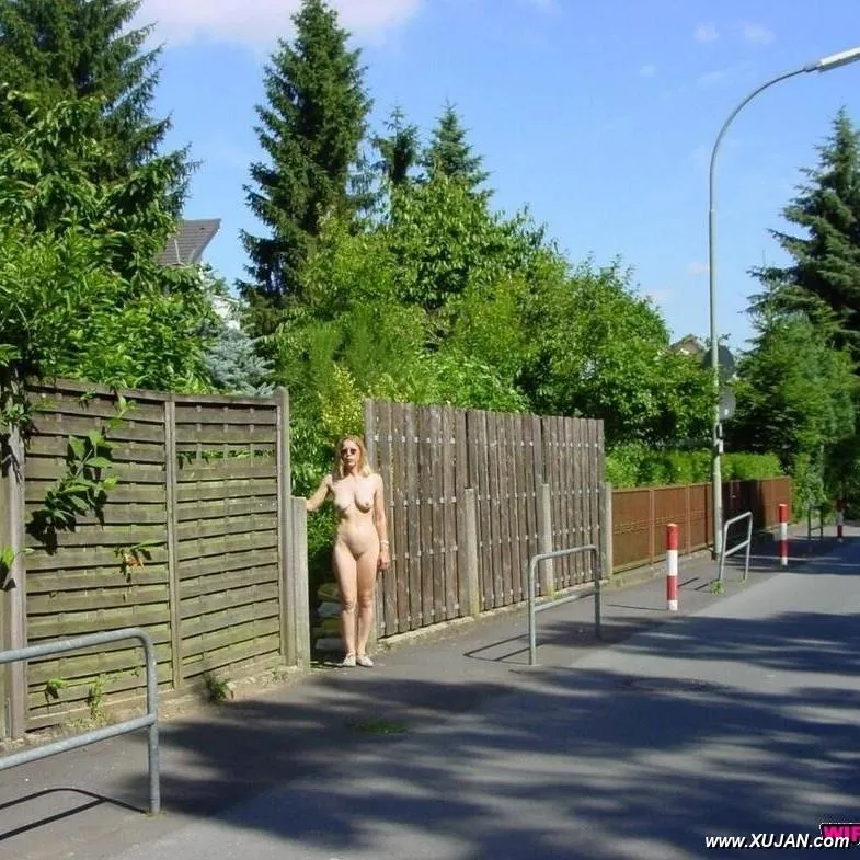 Big facials for this exhibitionist wife - Photo #215628