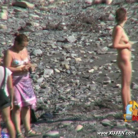Enjoy watching 100% real nudists flashing naked in the sun and making love - Photo #215655