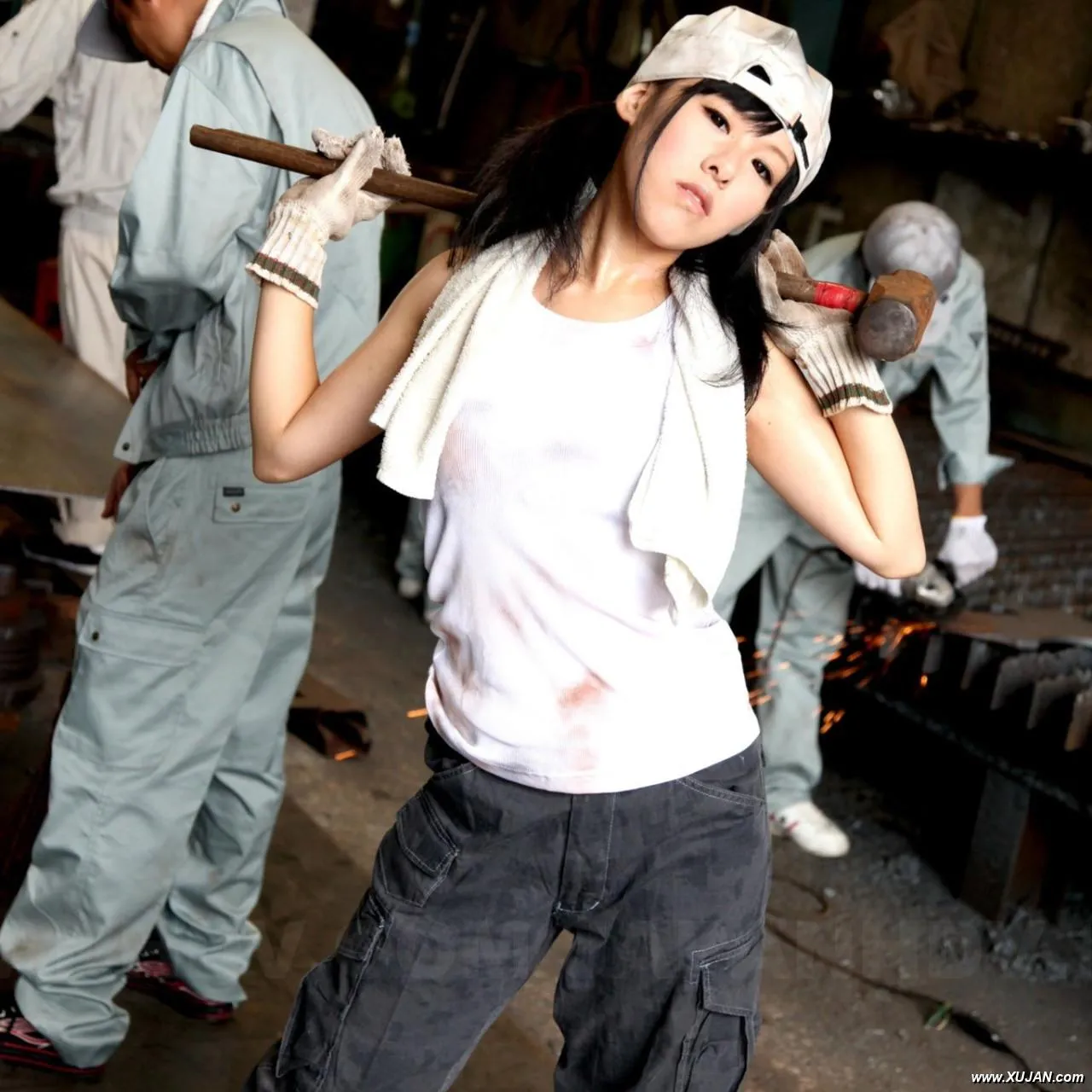 Hottie Aoi Nohara shows her tits - Photo #218897