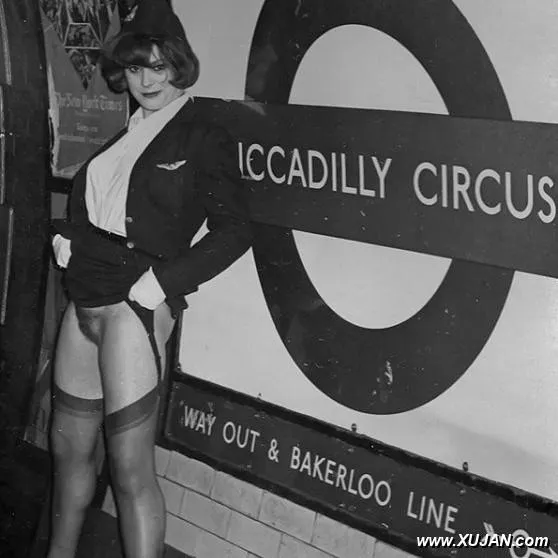 Sleazy 1960s British nylon sluts - Photo #221540