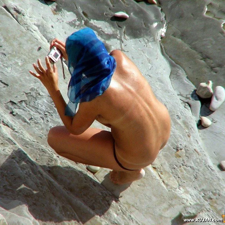 Sexy naked girls enjoing hot sun at the beach - Photo #223110