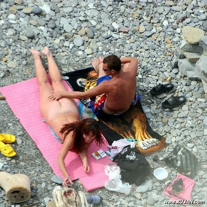 Lucky guy playing with gfs pussy on the publick beach - Photo #223981