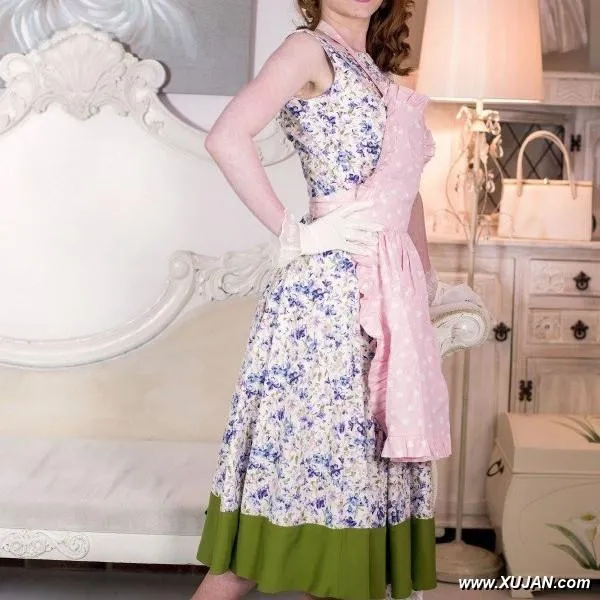Ella Hughes No more housewife chores - Photo #224683