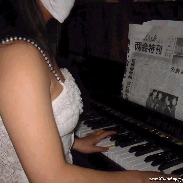 Masked Chinese asian GF posing nude - Photo #228155
