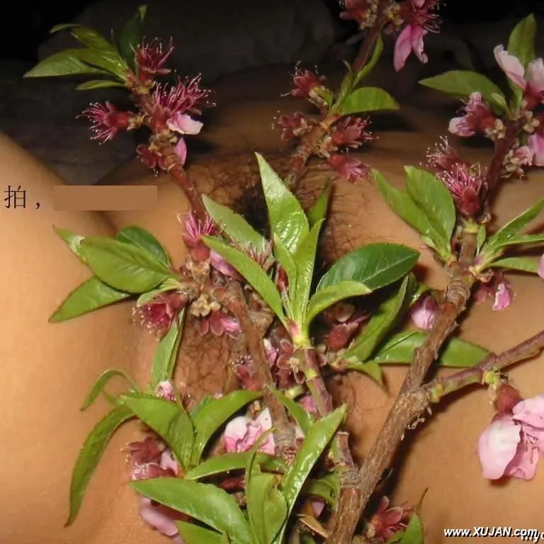 Masked Chinese asian GF posing nude - Photo #228165