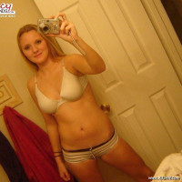 Cute busty teen phone selfshot pics