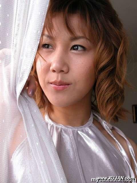 Asian wife shows her hairy pussy - Photo #233540