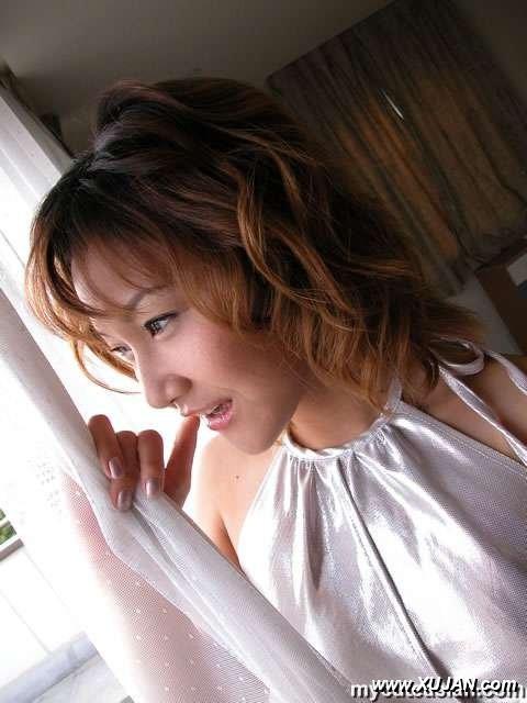 Asian wife shows her hairy pussy - Photo #233543