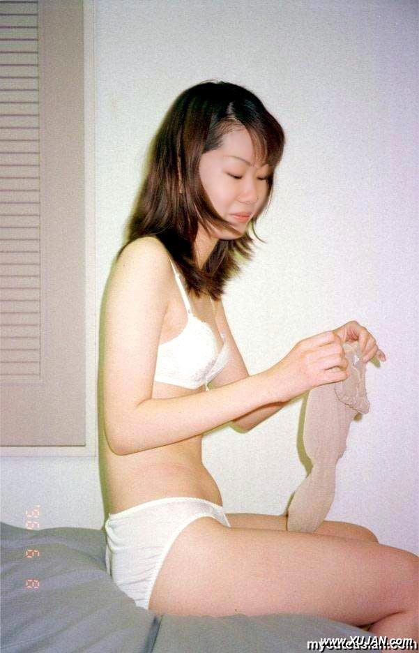 Shy Japanese Amateur sucking hard - Photo #233996