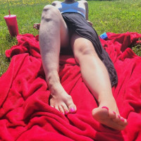 PRETTY MILF FEET