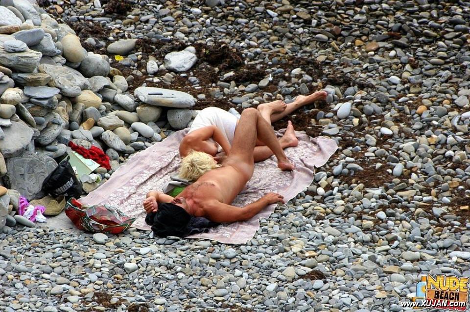 Totally naked couples enjoy sex on the beach - Photo #235060