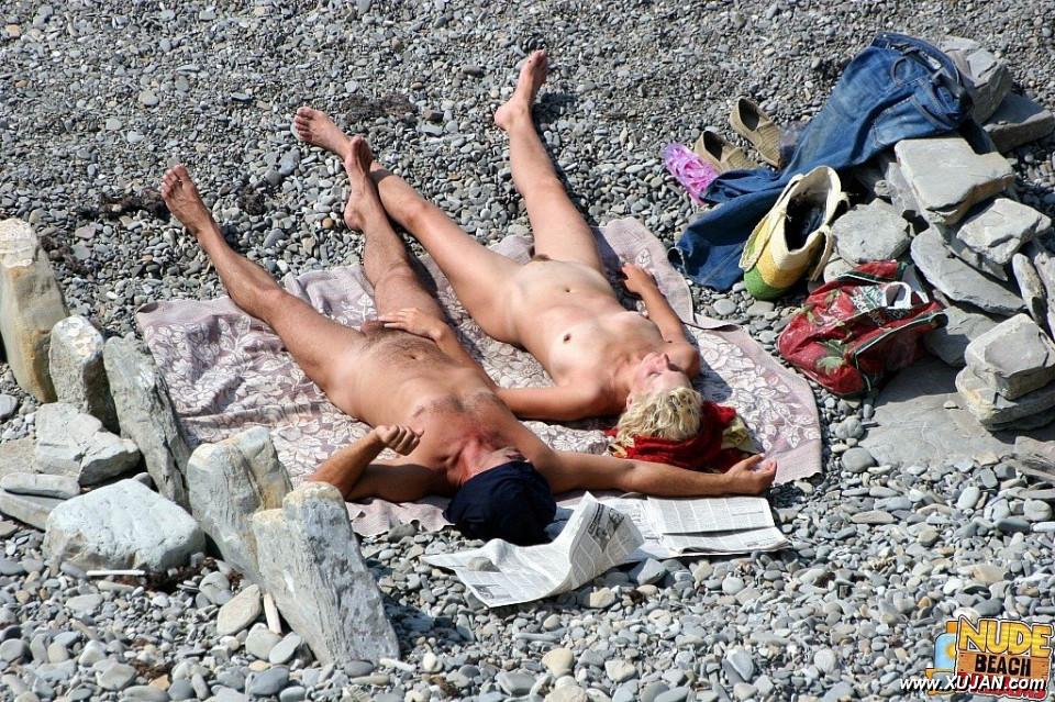 Totally naked couples enjoy sex on the beach - Photo #235071